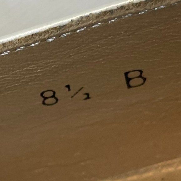 Stuart Weitzman Off White Pump w/Gold Mirror Heels 8.5 B - Picture 6 of 8